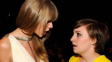 Taylor Swift y la actriz Lena Dunham en 2013