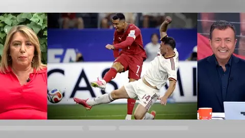 La broma futbolística de Manu Sánchez en Espejo Público. La broma futbolística de Manu Sánchez en Espejo Público.