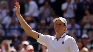 Jannik Sinner celebra su victoria ante Jan-Lennard Struff