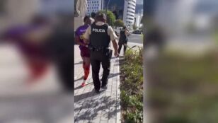 El momento de la detenci&oacute;n del futbolista