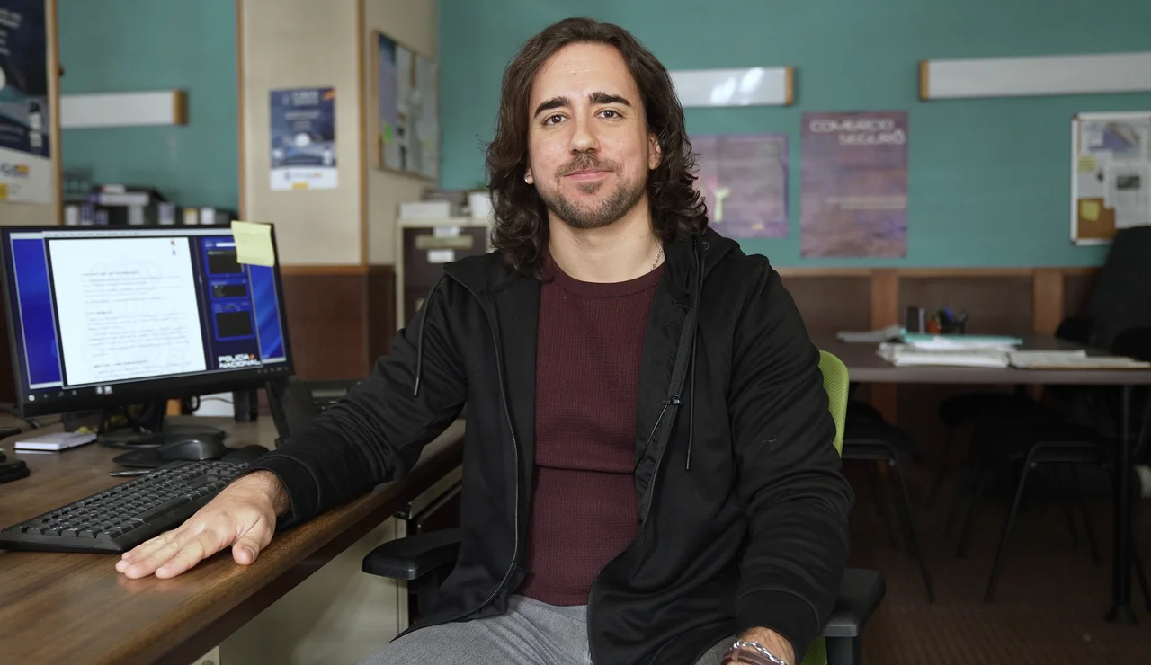 "Es un poco peliculero, pero le encanta este oficio": Miguel Canalejo presenta a Jacobo