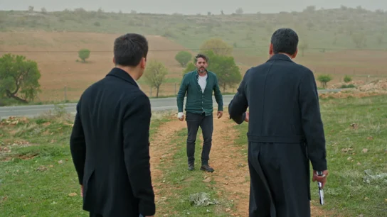 Cihan salva a Ugur en medio de un tiroteo con Demir: “te prometo que no te mataré” Cihan salva a Ugur en medio de un tiroteo con Demir: “te prometo que no te mataré”