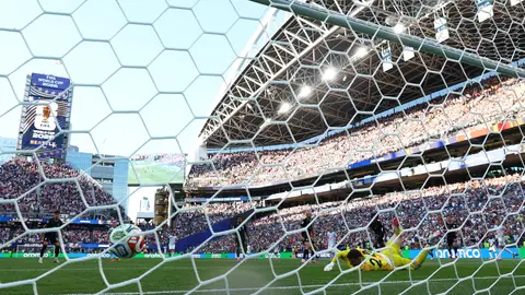 Romelu Lukaku anota un gol ante Estados Unidos en el Seattle Stadium Romelu Lukaku anota un gol ante Estados Unidos en el Seattle Stadium
