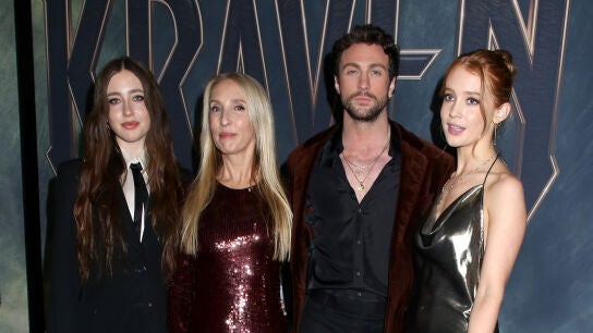 Sam Taylor-Johnson y Aaron Taylor-Johnson con las hijas de la directora Jessie Phoenix Jopling y Angelica Jopling