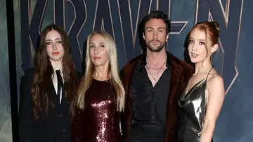 Sam Taylor-Johnson y Aaron Taylor-Johnson con las hijas de la directora Jessie Phoenix Jopling y Angelica Jopling Sam Taylor-Johnson y Aaron Taylor-Johnson con las hijas de la directora Jessie Phoenix Jopling y Angelica Jopling