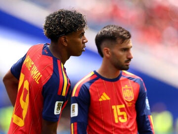 Lamine Yamal y Alex Baena, en el duelo ante Austria en el SoFi Stadium