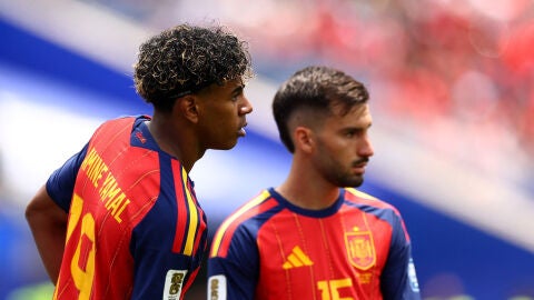 Lamine Yamal y Alex Baena, en el duelo ante Austria en el SoFi Stadium