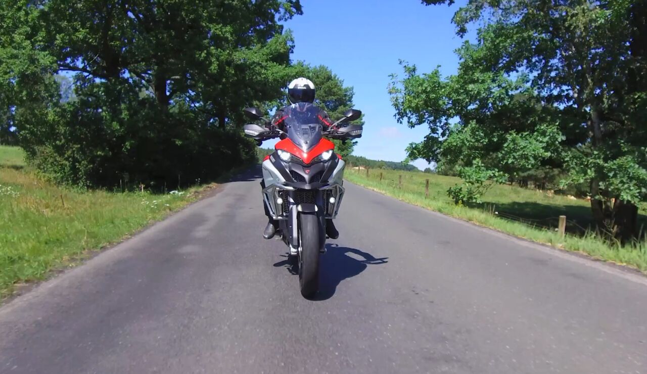 El Gobierno establece nuevos requisitos para circular en moto