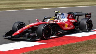 El Ferrari de Lewis Hamilton en Silverstone