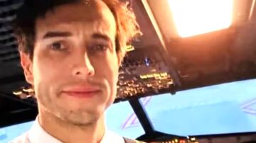 Un instructor salta del avi&oacute;n en pleno vuelo y deja a su estudiante la misi&oacute;n de aterrizar