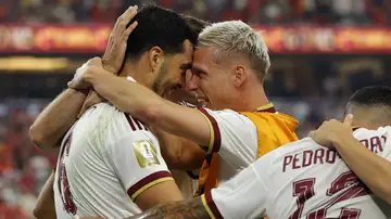 Mikel Merino y Dani Olmo celebran el gol ante Portugal Mikel Merino y Dani Olmo celebran el gol ante Portugal