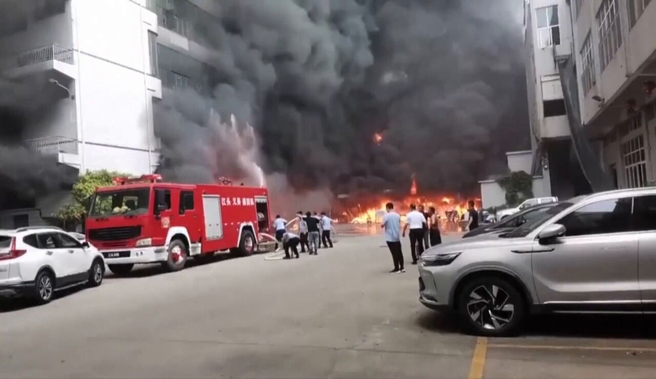 Mueren 28 personas en un incendio de una f&aacute;brica de calzado en China
