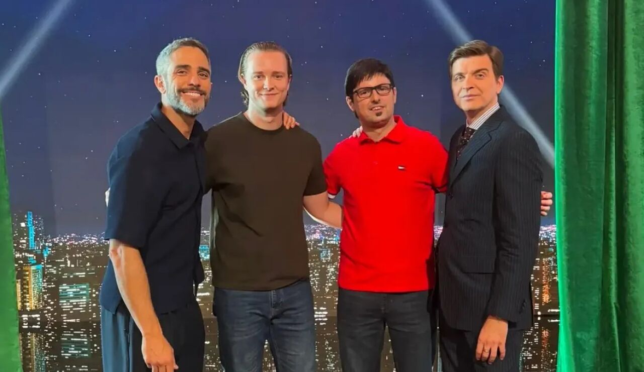 El "sorpres&oacute;n" de Manu y Mois&eacute;s a Roberto Leal: inesperado reencuentro tras Pasapalabra