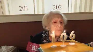 Amelia celebró sus 106 años por todo lo alto en A Coruña Amelia celebró sus 106 años por todo lo alto en A Coruña