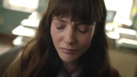 Ágata se bloquea y recuerda un episodio traumático Ágata se bloquea y recuerda un episodio traumático
