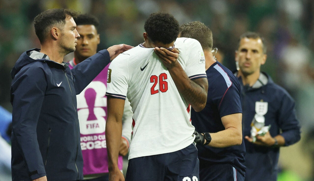 Jarel Quansah, tras su expulsi&oacute;n ante M&eacute;xico