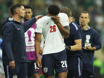 Jarel Quansah, tras su expulsi&oacute;n ante M&eacute;xico