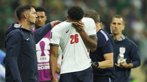 Jarel Quansah, tras su expulsi&oacute;n ante M&eacute;xico