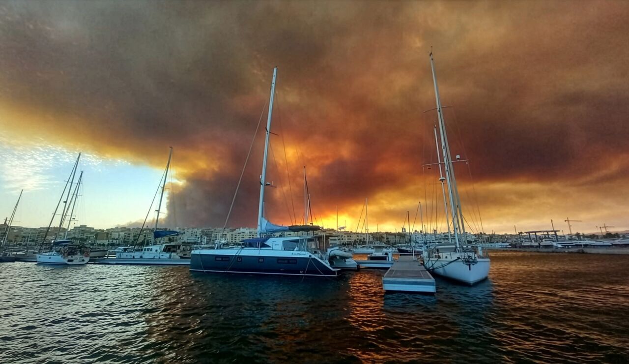 La Junta de Andaluc&iacute;a apunta a que un tendido el&eacute;ctrico podr&iacute;a ser la causa del incendio en Los Gallardos 