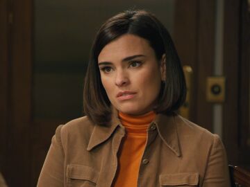 &ldquo;No se me ocurre nadie mejor que t&uacute;&rdquo; Cloe propone a Fina que sea la fot&oacute;grafa de la fiesta de la f&aacute;brica, pero ella se niega