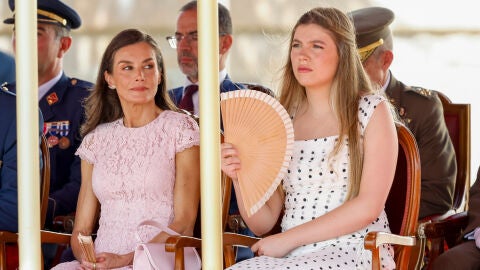 La reina Letizia y la infanta Sofía en la graduación de la princesa Leonor