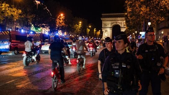 Aficionados franceses celebran en Par&iacute;s