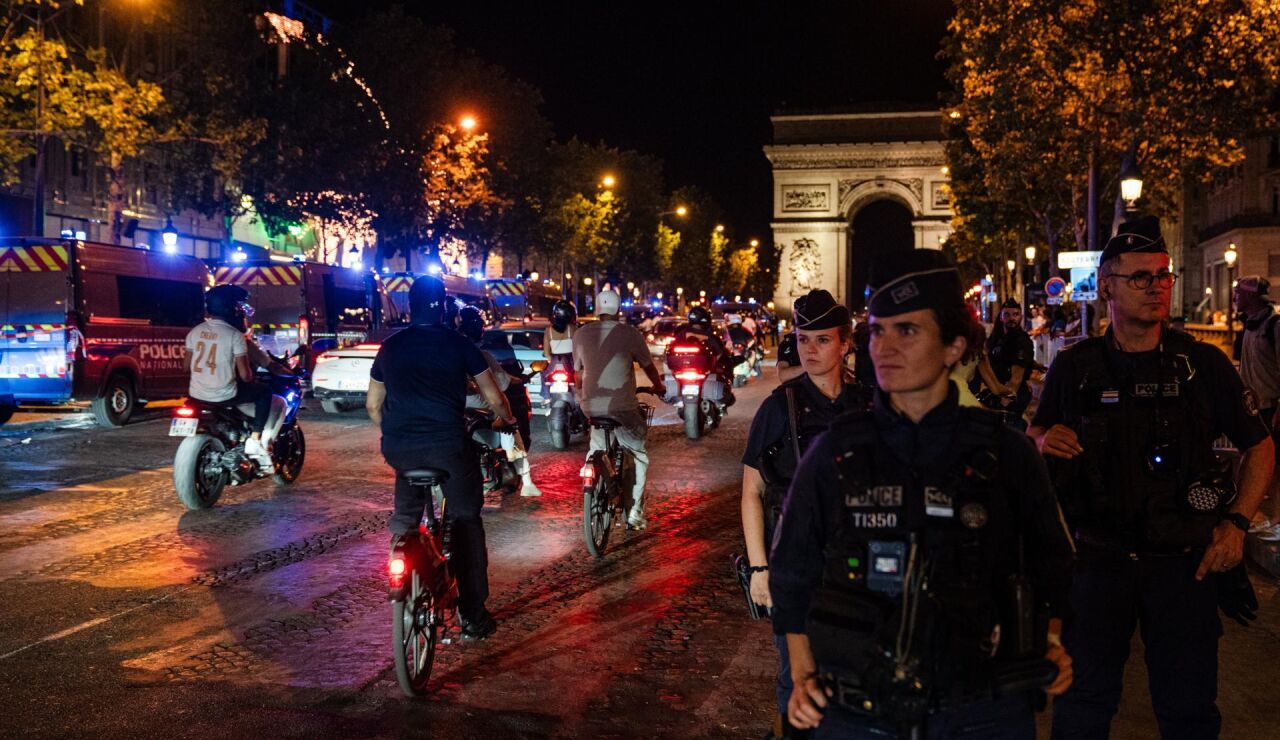 Aficionados franceses celebran en Par&iacute;s