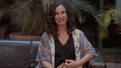 Xenia Tostado revela cómo Beatriz acaba creyéndose que Juanito es su hijo en Sueños de libertad: "Llega a darle el pecho sin tener leche" Xenia Tostado revela cómo Beatriz acaba creyéndose que Juanito es su hijo en Sueños de libertad: "Llega a darle el pecho sin tener leche"