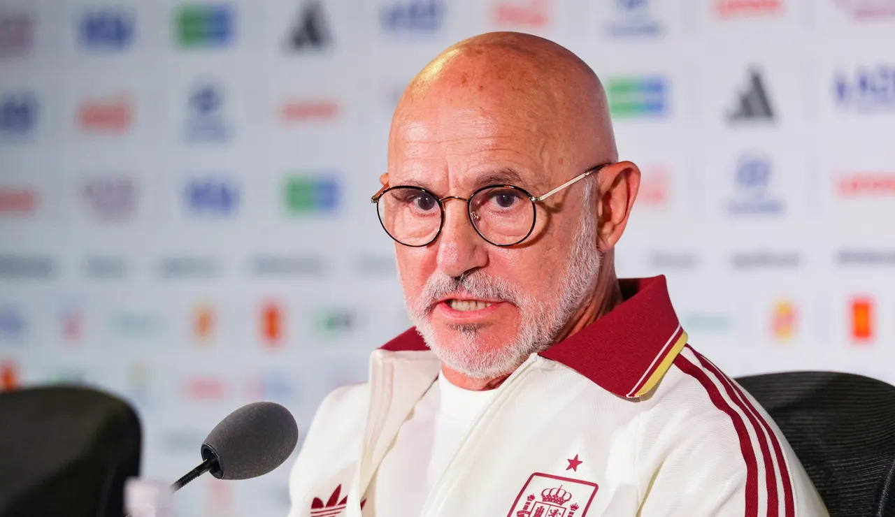 Luis de la Fuente en rueda de prensa antes de Bélgica