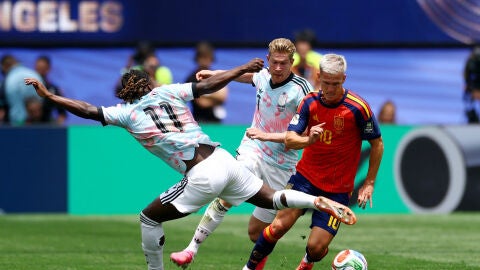 Dani Olmo, en acci&oacute;n ante B&eacute;lgica