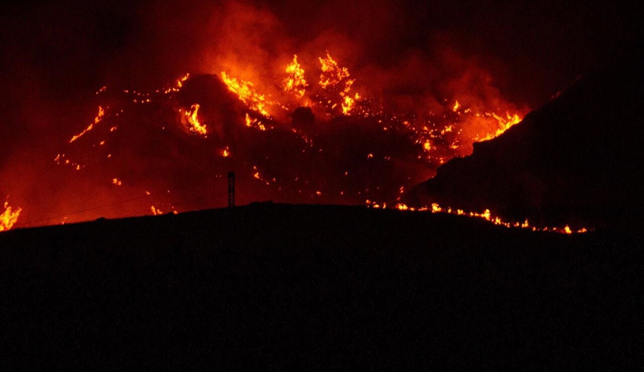 La Junta mantiene a 80 personas confinadas en El Pocico (Lubr&iacute;n) por el incendio en Los Gallardos (Almer&iacute;a)