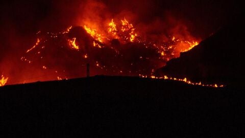 La Junta mantiene a 80 personas confinadas en El Pocico (Lubr&iacute;n) por el incendio en Los Gallardos (Almer&iacute;a)