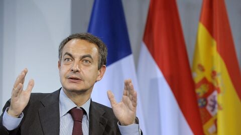 (Foto de ARCHIVO) FILED - 22 February 2009, Berlin: FILE PHOTO - Spanish Prime Minister Jose Luis Rodriguez Zapatero speaks at a press conference at the Chancellery in Berlin. Photo: Soeren Stache/dpa 22/02/2009 ONLY FOR USE IN SPAIN