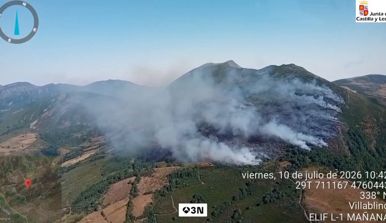 Contin&uacute;a la lucha contra un incendio probablemente intencionado en Canseco (Le&oacute;n)