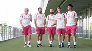 Mourinho acompañado de su cuerpo técnico Mourinho acompañado de su cuerpo técnico