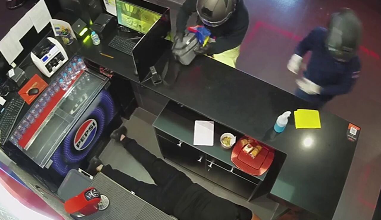 Detenido uno de los presuntos autores de un violento robo en un sal&oacute;n de juegos en Granada