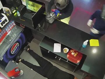 Detenido uno de los presuntos autores de un violento robo en un sal&oacute;n de juegos en Granada