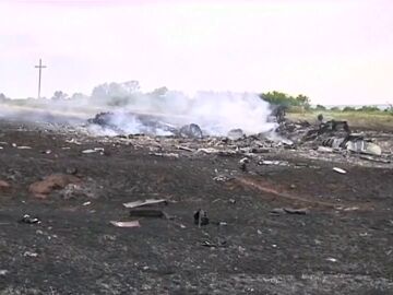 Un avión de Malaysia Airlines es derribado por un misil Un avión de Malaysia Airlines es derribado por un misil