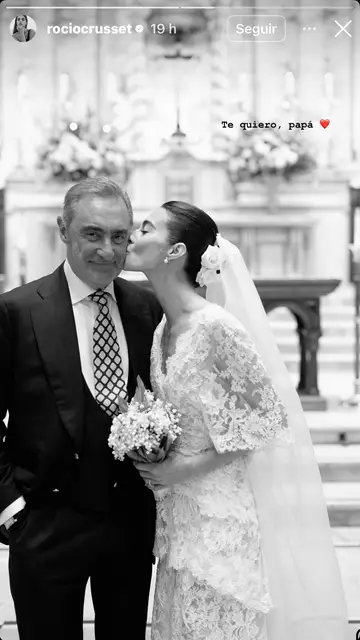Rocío besa en la mejilla a su padre, Carlos Herrera Rocío besa en la mejilla a su padre, Carlos Herrera