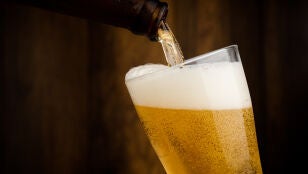 Vaso de cerveza sin alcohol