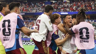 Locura total de la Roja con el gol de Pedro Porro