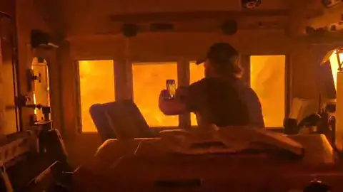 Pasajeros atrapados en un tren por un incendio en Ontario, Canadá Pasajeros atrapados en un tren por un incendio en Ontario, Canadá