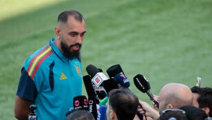 Borja Iglesias atiende a los medios antes de la gran final