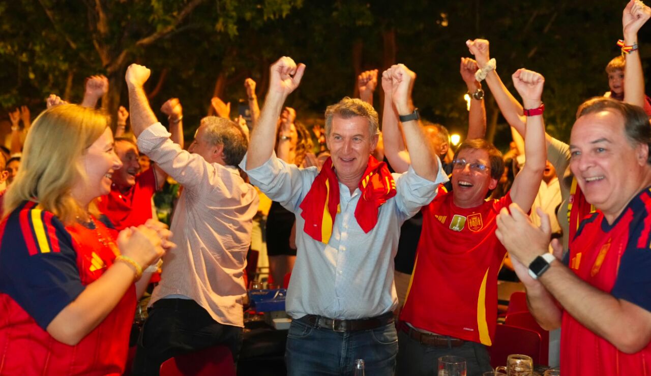 Feij&oacute;o y Almeida celebrando un triunfo de Espa&ntilde;a