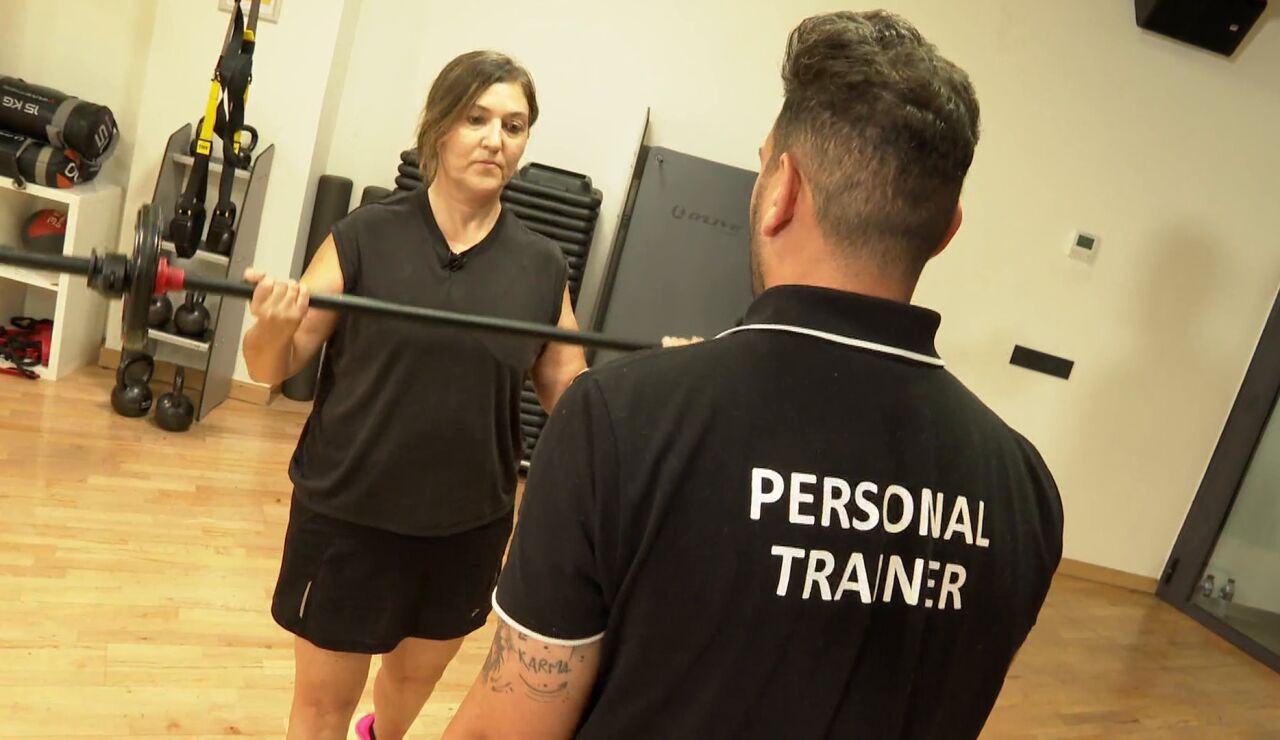 Una paciente de c&aacute;ncer entrenando fuerza