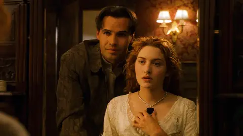 Billy Zane y Kate Winslet en Titanic Billy Zane y Kate Winslet en Titanic