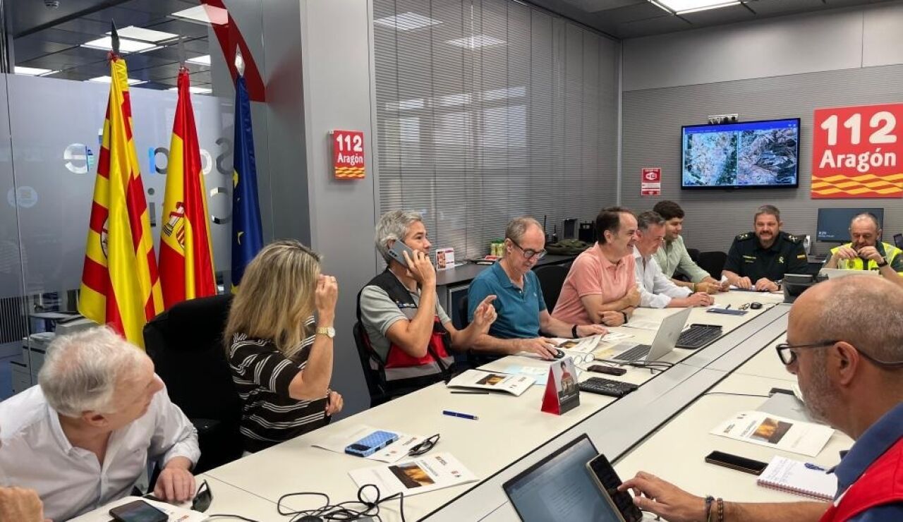 Los efectivos consiguen frenar el avance del incendio de Or&eacute;s (Zaragoza)