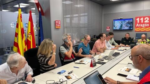 Los efectivos consiguen frenar el avance del incendio de Or&eacute;s (Zaragoza)