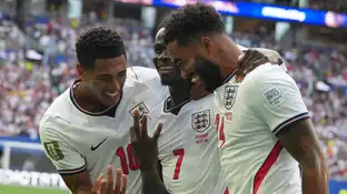 Saka festeja su hat-trick a Inglaterra Saka festeja su hat-trick a Inglaterra