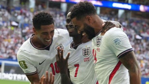 Saka festeja su hat-trick a Inglaterra
